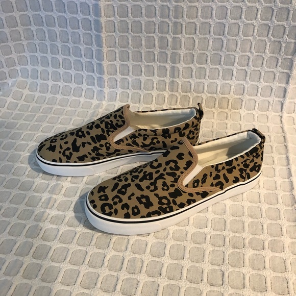 Women’s slip on canvas shoes, size 10, however, fit is more like size 9 - Picture 3 of 9